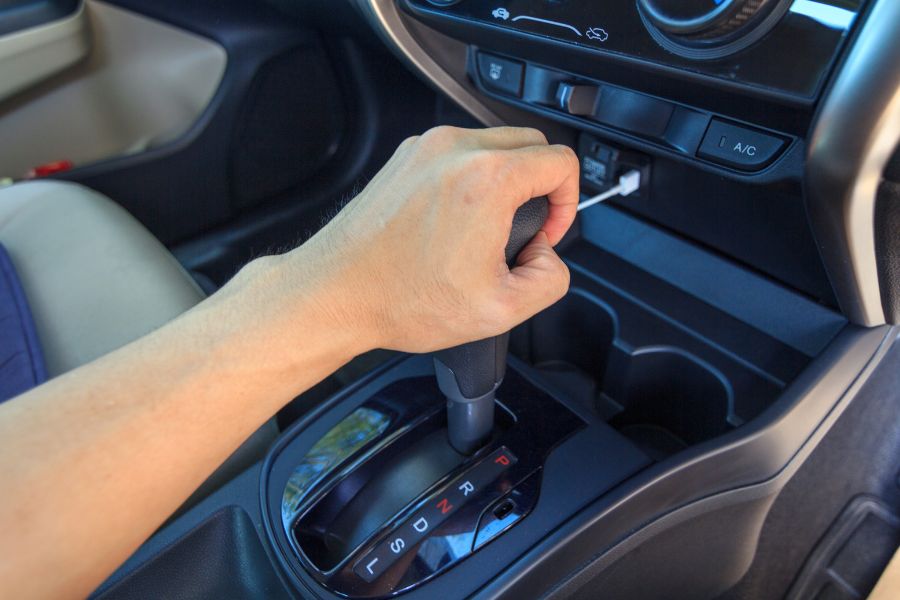 How to Choose Manual or Automatic Cars and Make the Most of Your Adventure in Madrid
