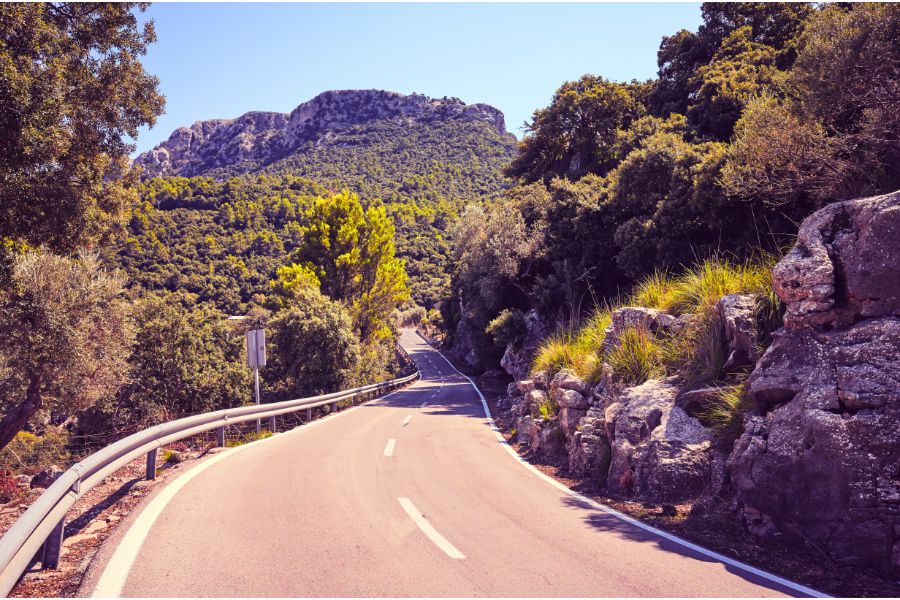 What You Need to Know About Driving in Mallorca’s Mountain Roads